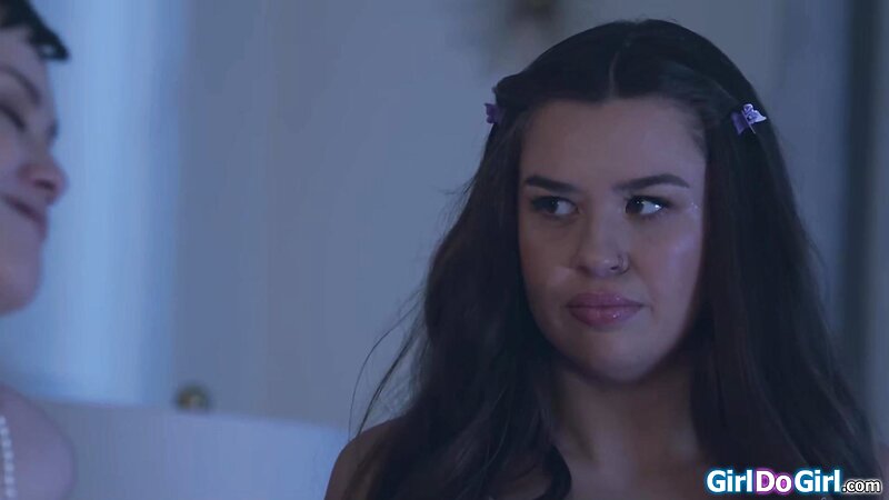 Jade Valentine and Bubblebratz Lesbian Sleepover Scissoring and Face Sitting