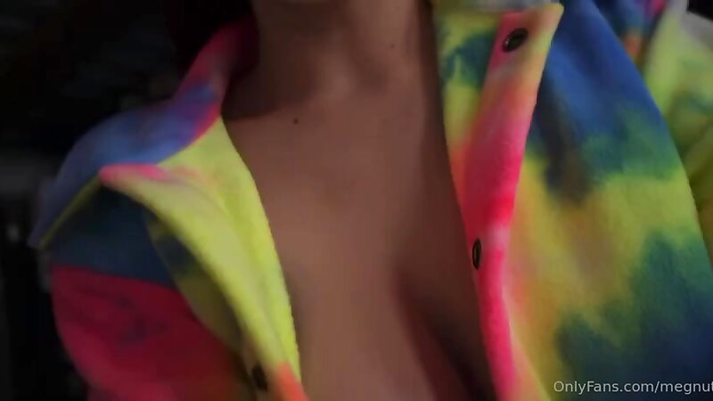 Megan Guthrie / Megnutt02 - 420 BONG & PLAY WITH MY HUGE TITTS