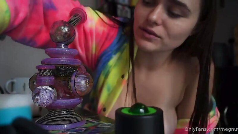 Megan Guthrie / Megnutt02 - 420 BONG & PLAY WITH MY HUGE TITTS