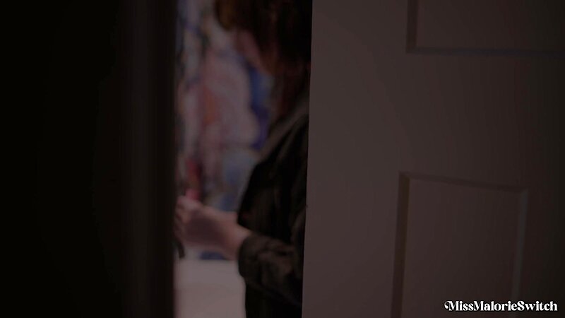 Miss Malorie Switch - Strangers In A Bathroom - Jun 17, 2026