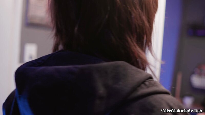 Miss Malorie Switch - Strangers In A Bathroom - Jun 17, 2026