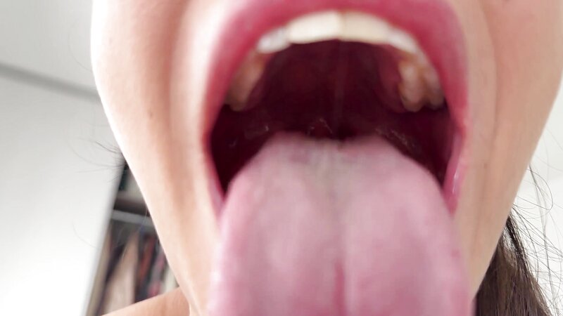NicoleBelle - Tiny Man Controls Giantess