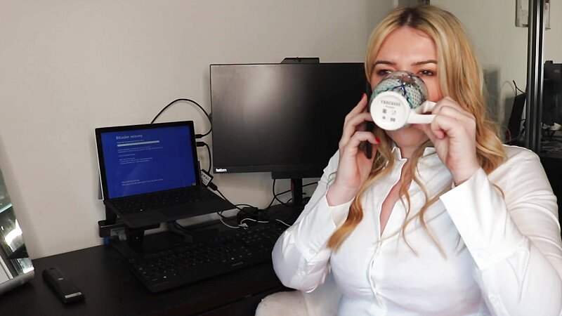 Anna Scot – Heart attack and CPR
