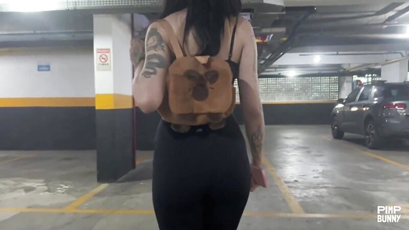 Goth Latina Amberzinha Flaunts Her Big Ass With An Anal Plug