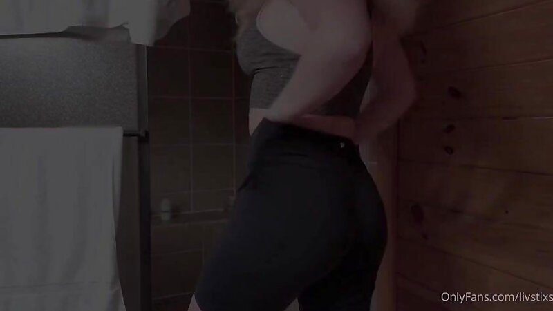 LivStixs Nude Showering