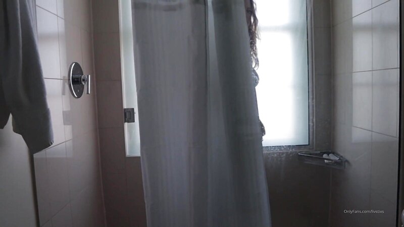LivStixs Naked Showering