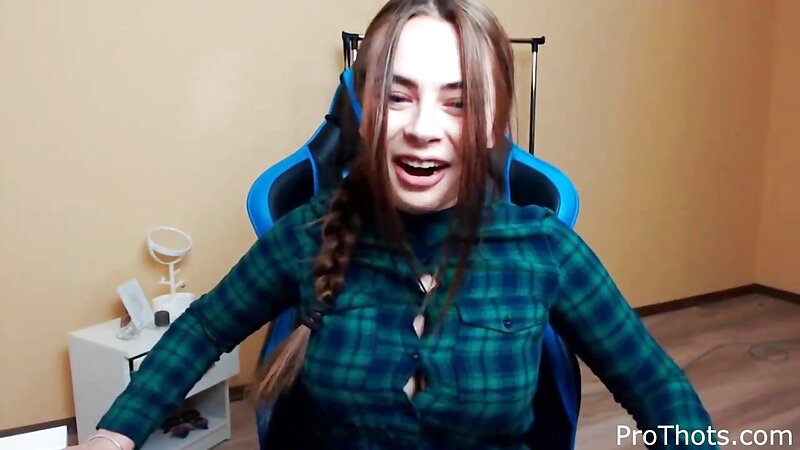 Mihalina Novakovskaya Twitch Streamer Tight Shirt Contain Tits