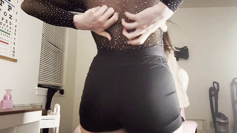 PeachesASMR - Nike Pro Scratching - Tinglebay