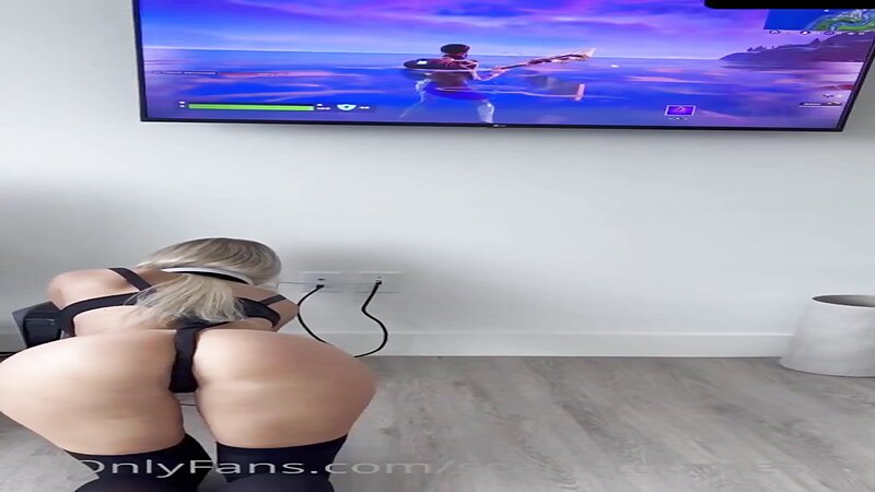 ScarlettKissesXO Lesbian Sex scene