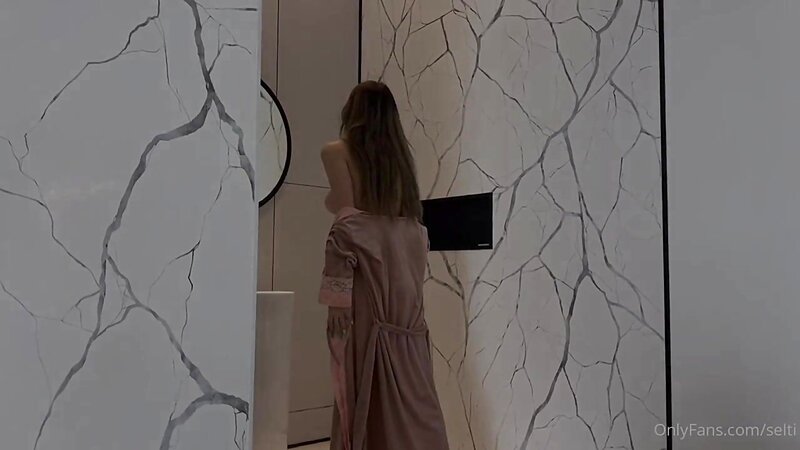 Seltin Sweety Nude Shower Dildo Ride