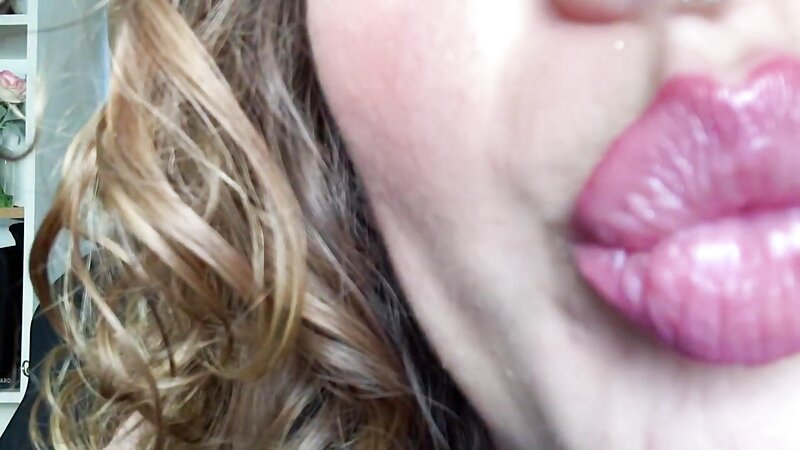 Marilyn Sugar Soothing ASMR Cozy Kisses