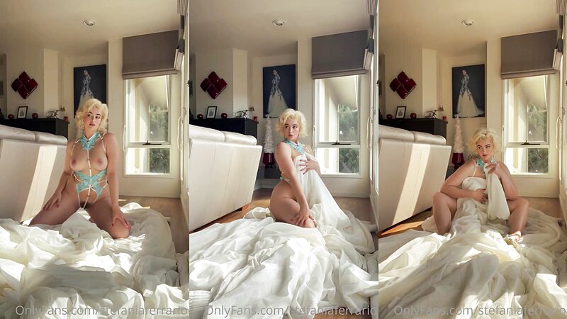 Stefania Ferrario Naked Pussy Show