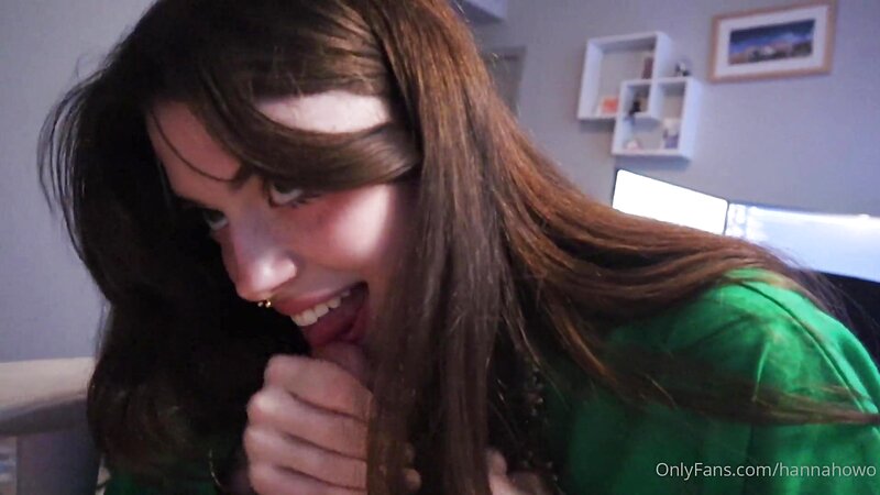 Hannahowo Sloppy Blowjob and Facial