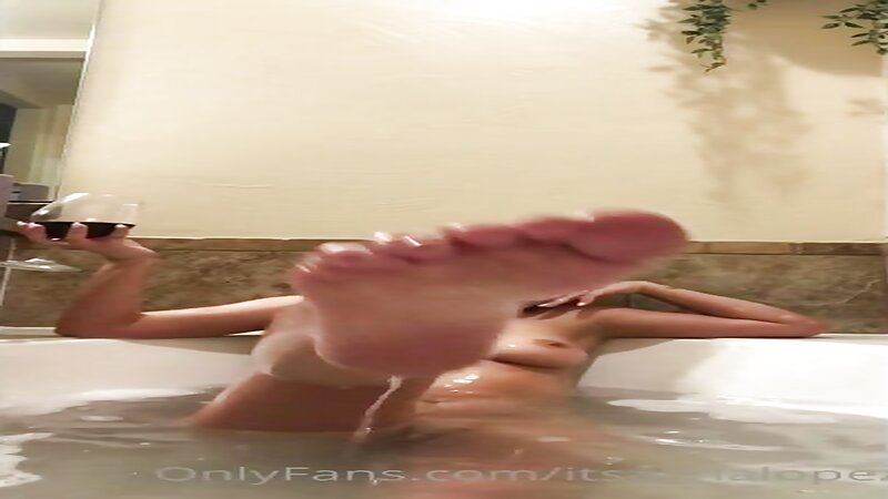 Alina Lopez Bathtub Masturbating