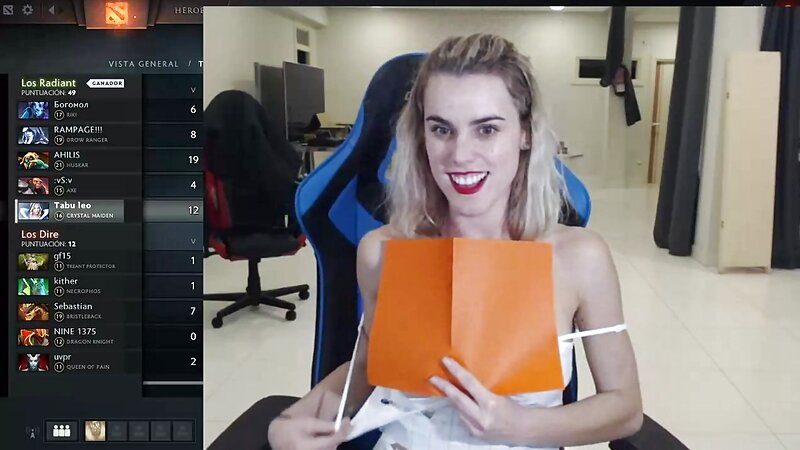 Twitch Streamer Embarrassing Nipple Slip
